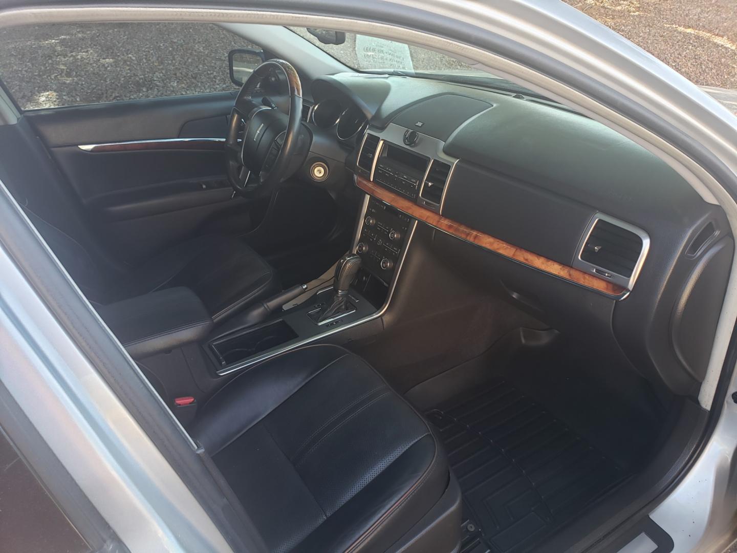 2010 /gray and black Lincoln MKZ base (3LNHL2GCXAR) with an 3.5L V6 DOHC 24V engine, 6-Speed Automatic transmission, located at 323 E Dunlap Ave., Phoenix, AZ, 85020, (602) 331-9000, 33.567677, -112.069000 - 2010 Lincoln MKZ,....... EXCELLENT condition, A Real Must See!!.... No accidents, Stereo/cd Player, Satellite compatible, Phone sync, Bluetooth, Ice cold ac, Clean Black and Gray interior with Black leather seats in near perfect condition, Gorgeous tinted sunroof, power windows, power door locks, cl - Photo#13